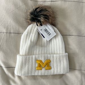 Winter Skully Hat with Fur Ball University of Michigan Wolverines Cap NWT